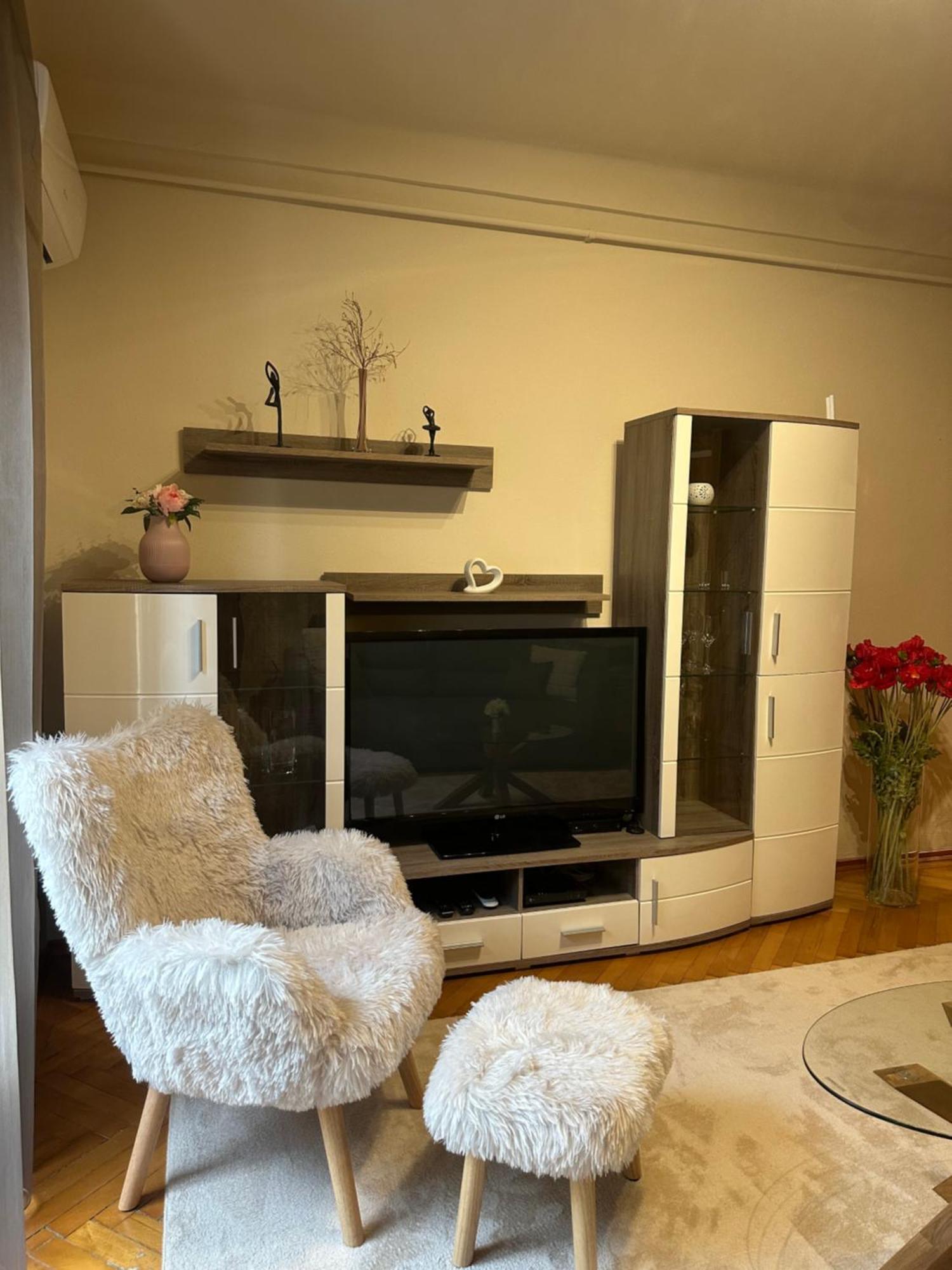 H33 Apartament *