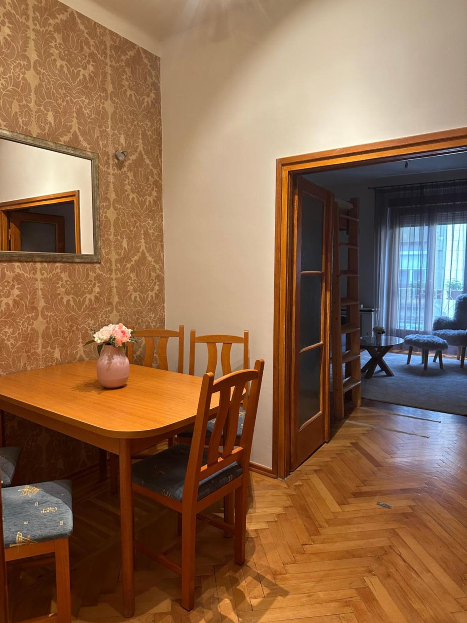Apartment H33